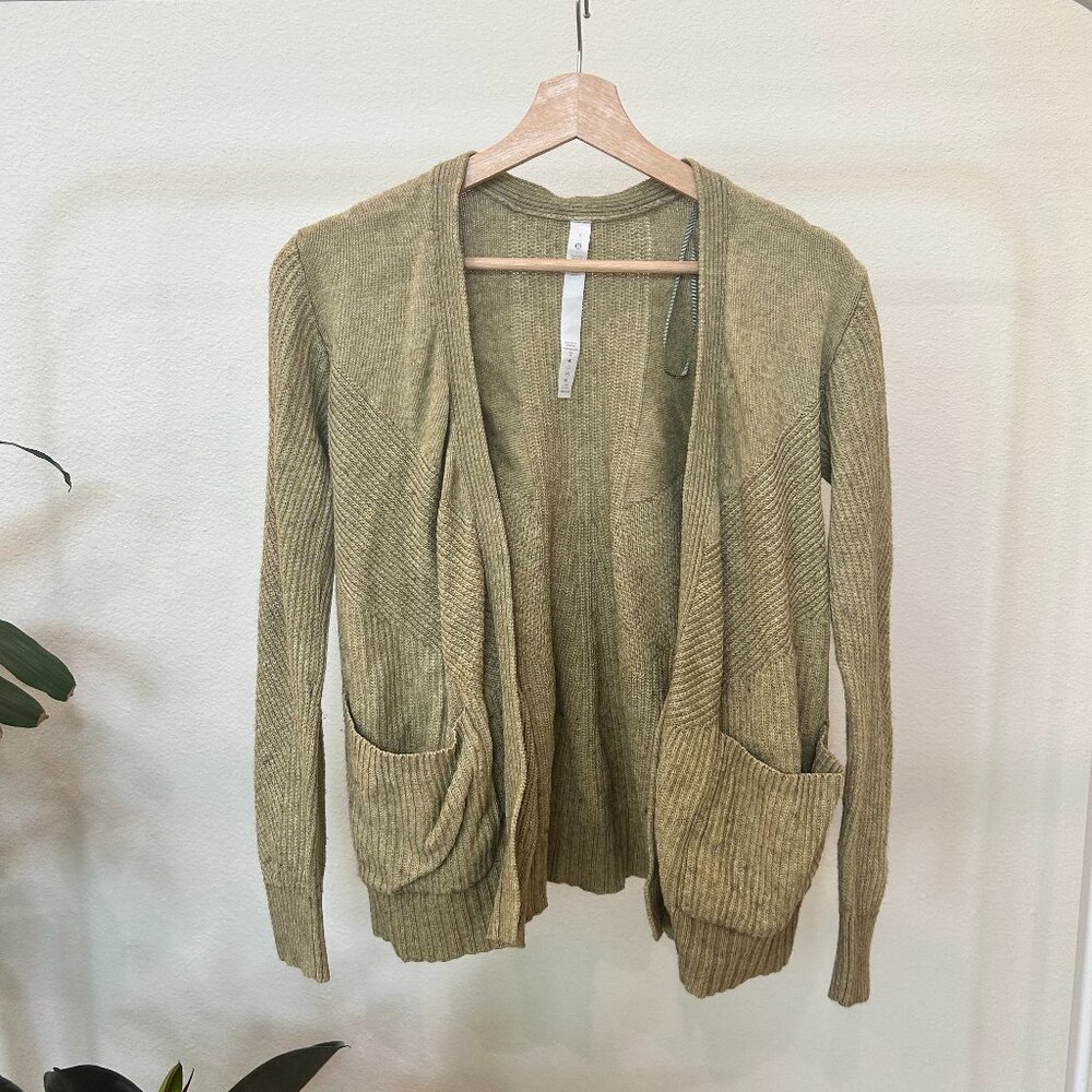 LULULEMON WOMENS GREEN CARDIGAN SWEATER GOOD CONDITION SIZE 2